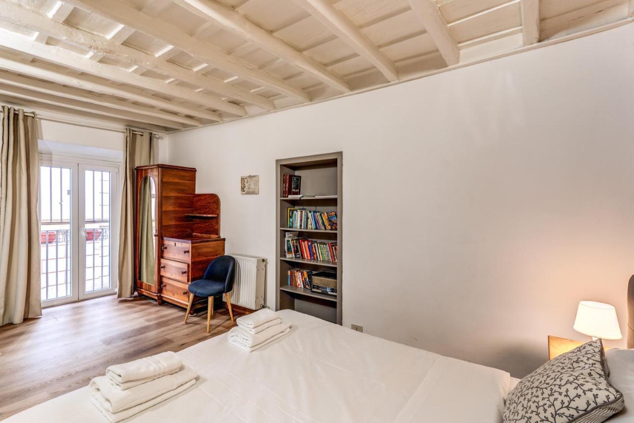 Lovely Spacious Apartment Near The Colosseum Roma Esterno foto