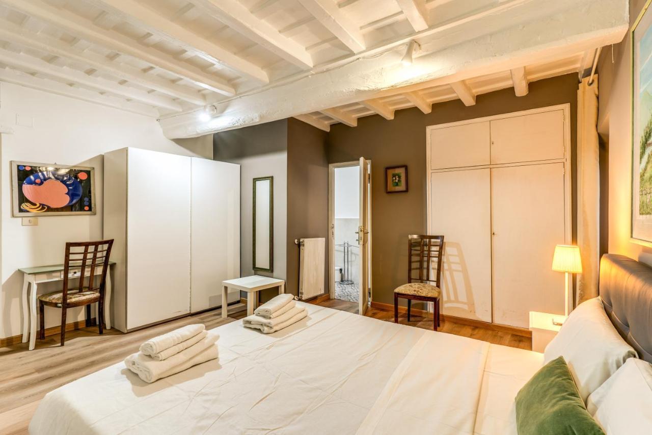 Lovely Spacious Apartment Near The Colosseum Roma Esterno foto