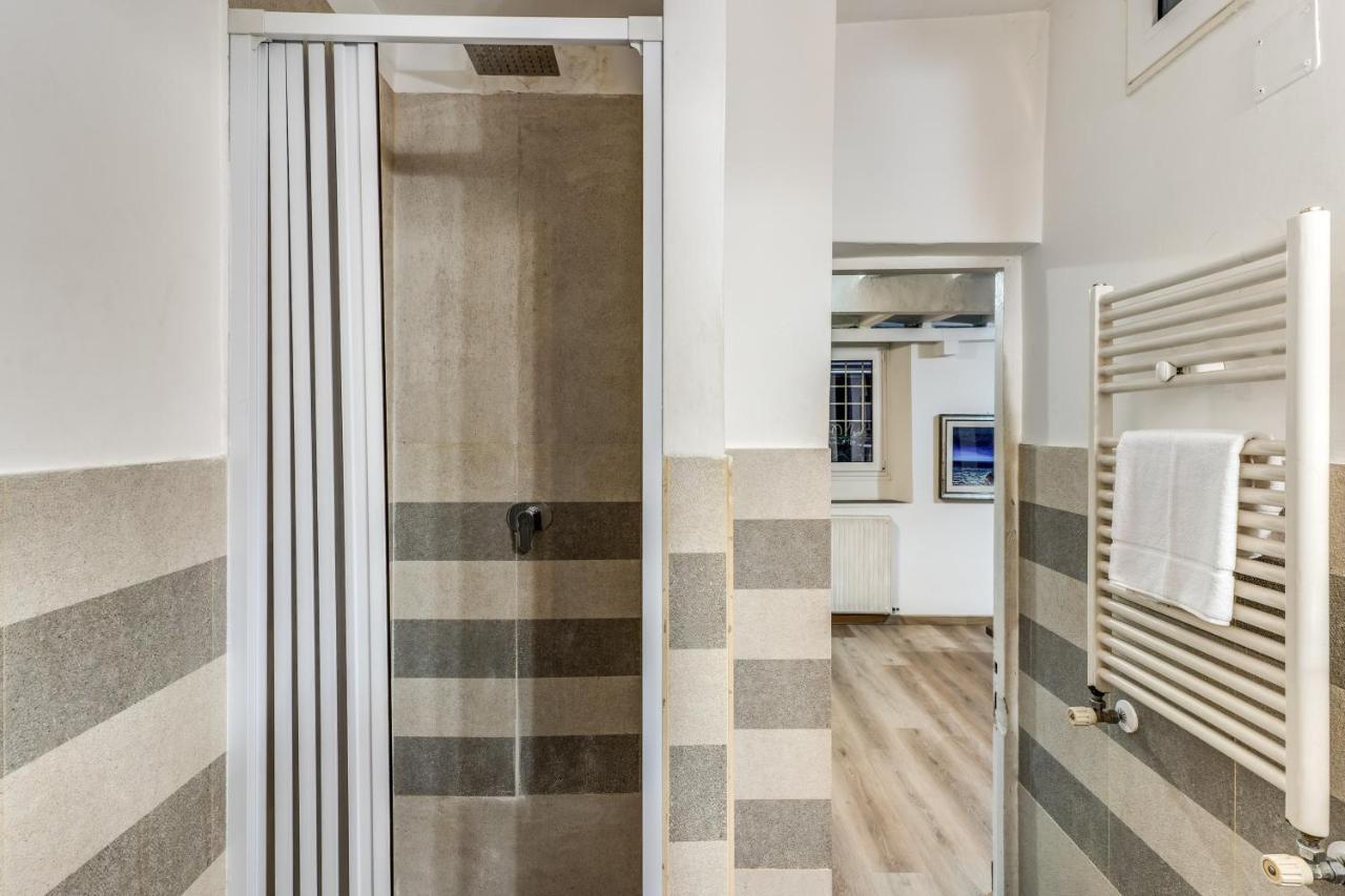 Lovely Spacious Apartment Near The Colosseum Roma Esterno foto